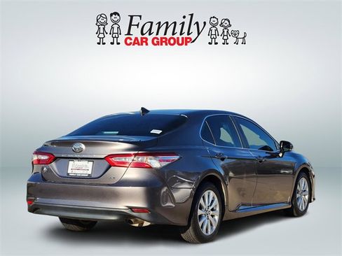 Used 2020 Toyota Camry LE image 4