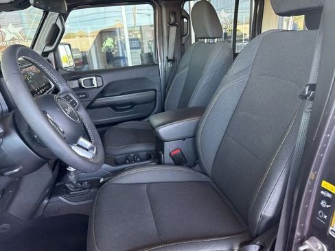 Used 2025 Jeep Wrangler Unlimited Sahara w/ Safety Group AWD/4WD image 13