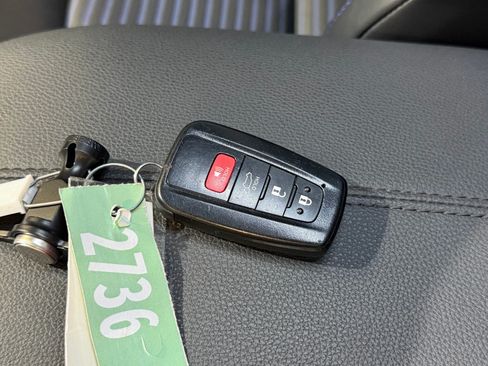 Used 2022 Toyota RAV4 XSE AWD/4WD image 36