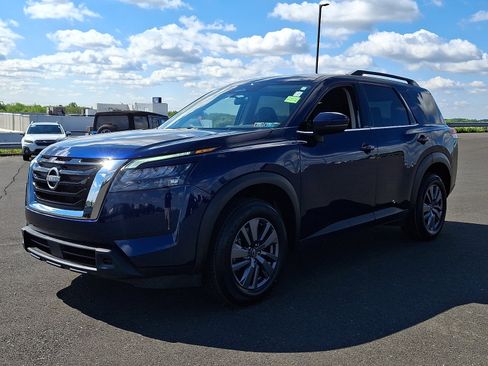 Used 2025 Nissan Pathfinder SV AWD/4WD image 3