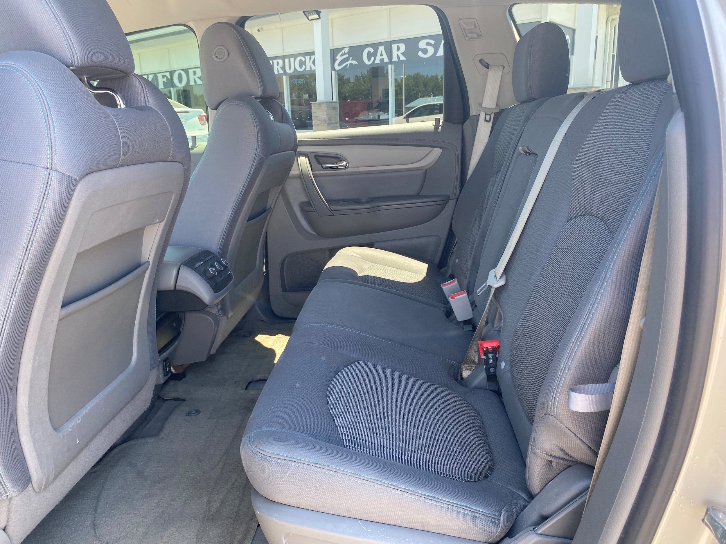 Used 2017 Chevrolet Traverse LT FWD image 16