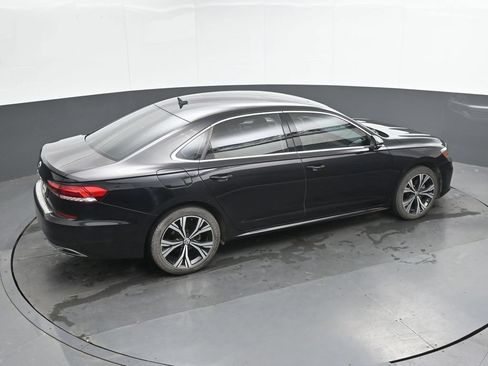 Used 2022 Volkswagen Passat 2.0T SE FWD image 24