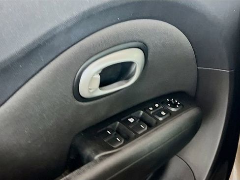Used 2015 Kia Soul FWD image 16
