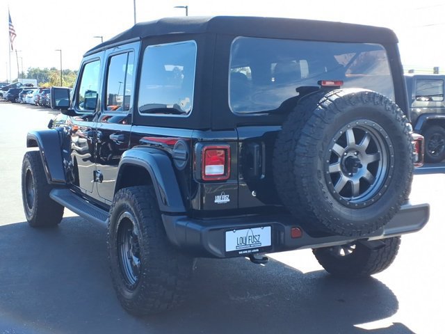 Used 2018 Jeep Wrangler Unlimited Sahara AWD/4WD image 5