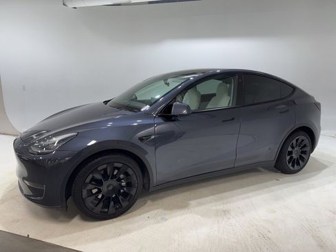 Used 2021 Tesla Model Y Long Range image 3