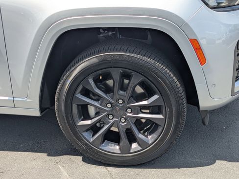 New 2026 Jeep Grand Cherokee L Limited AWD/4WD image 10