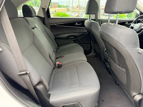 Used 2019 Kia Sorento AWD V6 image 16