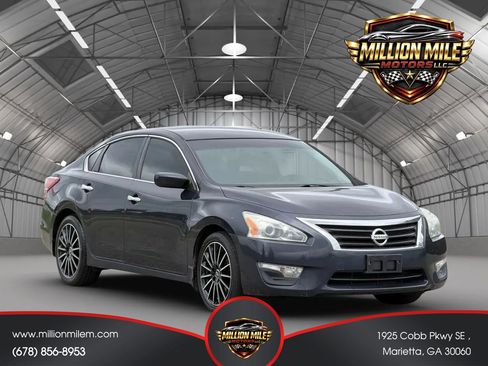 Used 2013 Nissan Altima 2.5 S FWD image 1