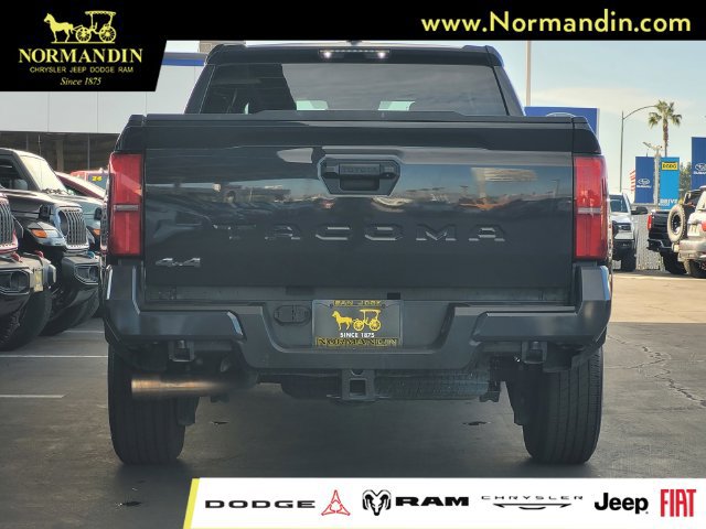 Used 2025 Toyota Tacoma SR5 AWD/4WD image 4