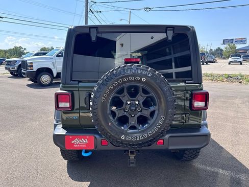 Used 2023 Jeep Wrangler Unlimited w/ Convenience Group AWD/4WD image 7