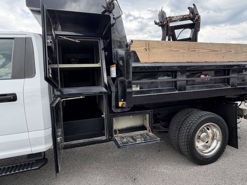 Used 2021 Ford F550 4x4 Regular Cab Super Duty image 12