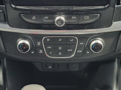 Certified 2023 Chevrolet Traverse LT FWD image 21