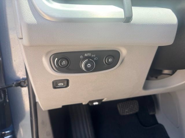 Used 2024 GMC Terrain SLT FWD image 19