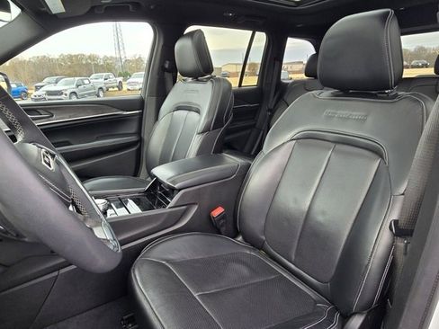 Used 2022 Jeep Grand Cherokee Overland image 16