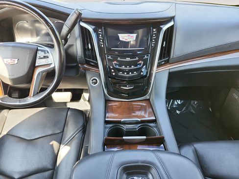 Used 2020 Cadillac Escalade Luxury AWD/4WD image 11