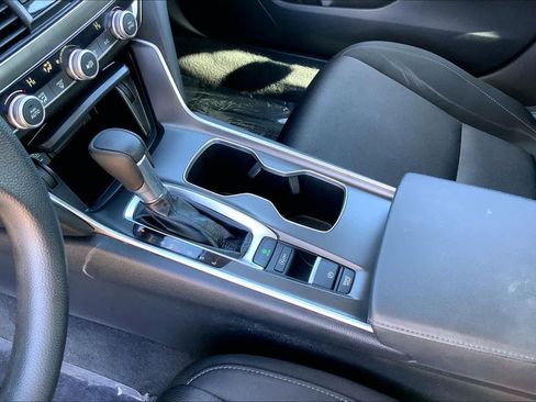 Used 2022 Honda Accord LX image 17