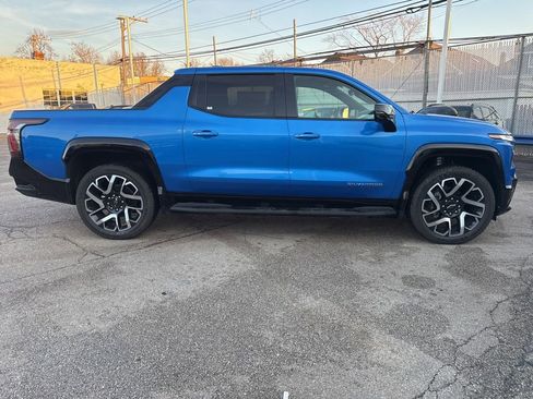 Used 2025 Chevrolet Silverado EV RST image 7