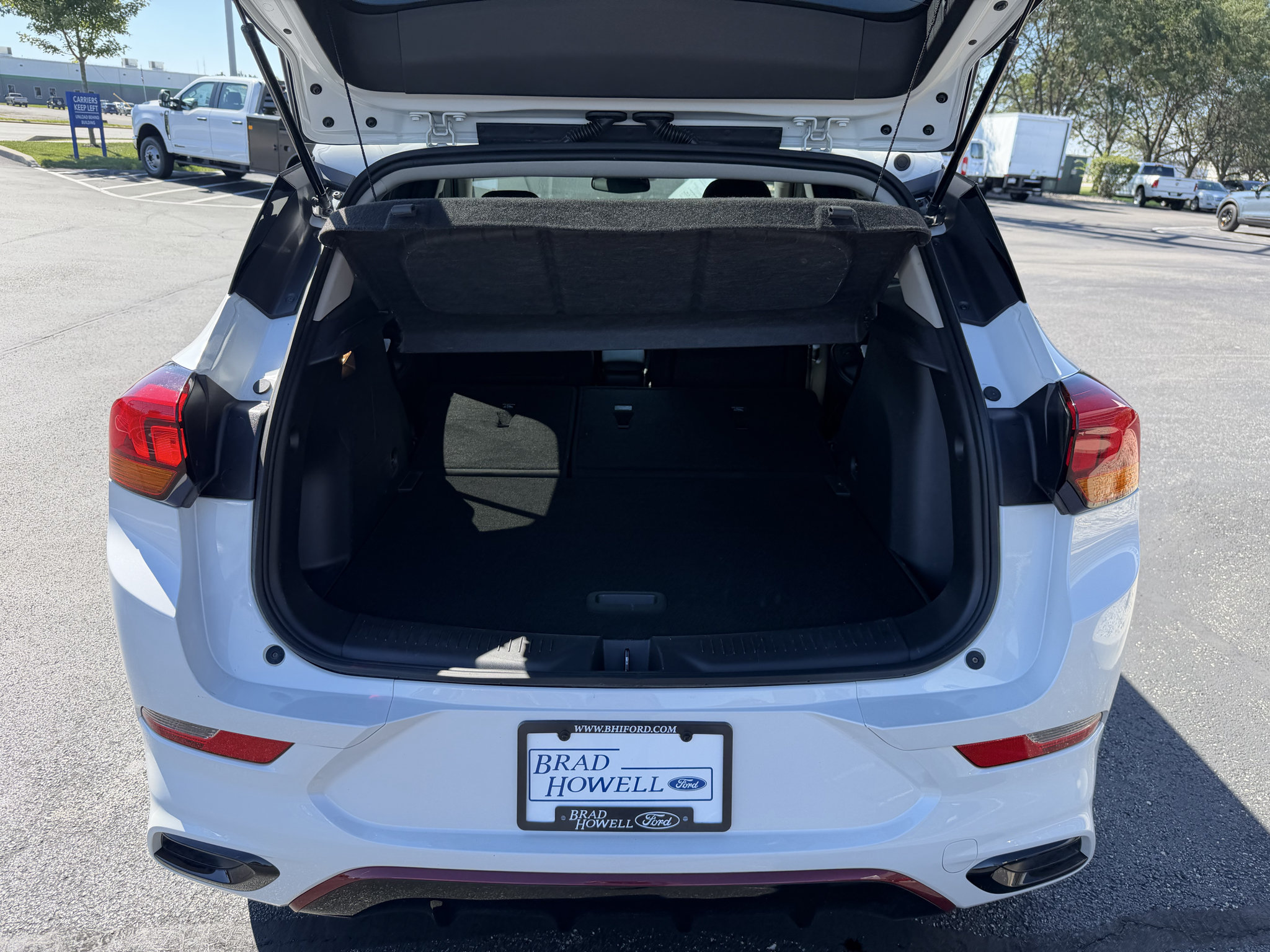Used 2022 Buick Encore GX Preferred w/ Sport Touring Package FWD image 22