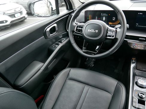 Used 2025 Kia Sorento EX image 9