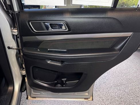 Used 2018 Ford Explorer XLT w/ Equipment Group 202A AWD/4WD image 55