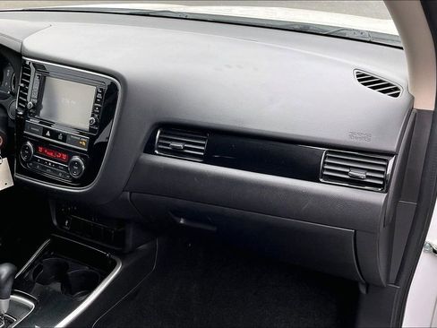 Used 2019 Mitsubishi Outlander ES image 19