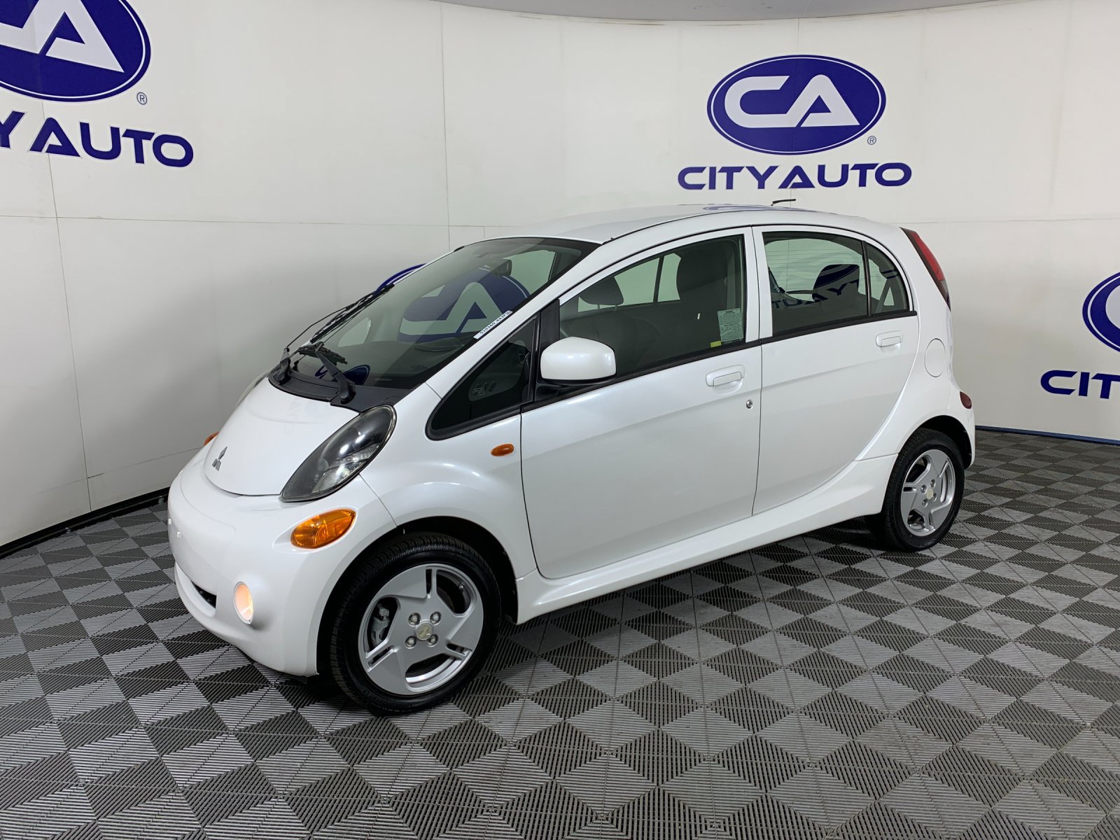 Used 2012 Mitsubishi i SE RWD image 7