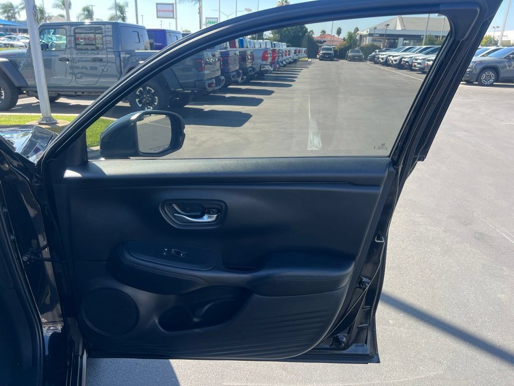 Used 2025 Honda HR-V LX image 30