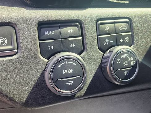 Used 2023 Chevrolet Silverado 1500 High Country w/ Technology Package AWD/4WD image 24