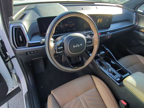 Used 2025 Kia Sorento SX Prestige w/ Olive Brown Leather Package image 17