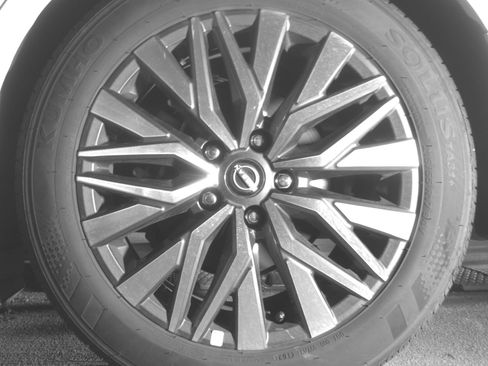 Used 2025 Nissan Altima 2.5 SV FWD image 14