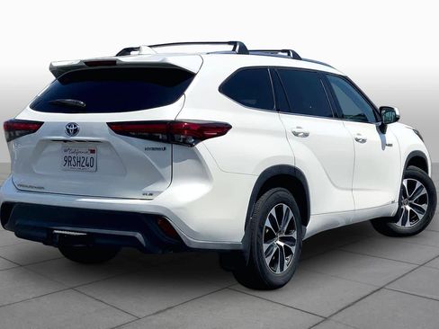 Used 2020 Toyota Highlander XLE AWD/4WD image 12