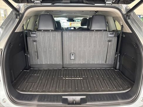 Used 2020 Toyota Highlander Limited image 12