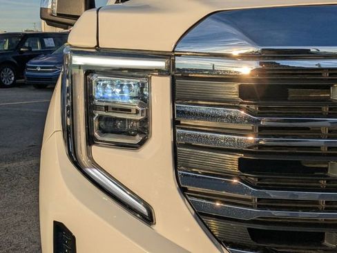 Used 2025 GMC Sierra 1500 SLT image 9