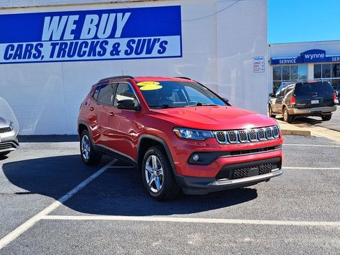 Used 2024 Jeep Compass Latitude w/ Altitude Special Edition image 1