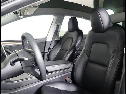 Used 2023 Tesla Model Y 2WD image 7