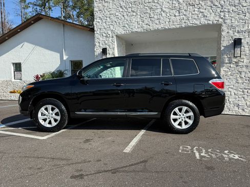 Used 2013 Toyota Highlander Plus image 2