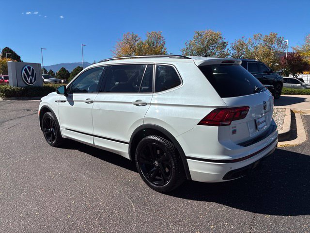 Used 2024 Volkswagen Tiguan SE R-Line AWD/4WD image 4