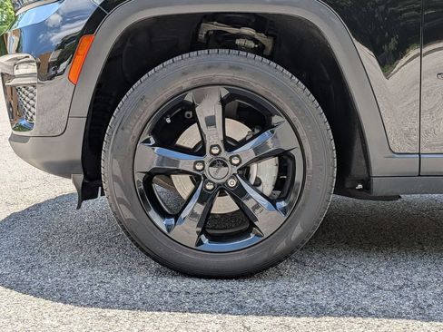 Used 2023 Jeep Grand Cherokee Limited w/ Black Appearance Package AWD/4WD image 29