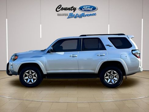 Used 2024 Toyota 4Runner TRD Off-Road AWD/4WD image 3