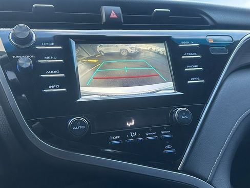 Used 2018 Toyota Camry SE image 22