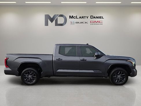 Used 2022 Toyota Tundra Platinum image 4