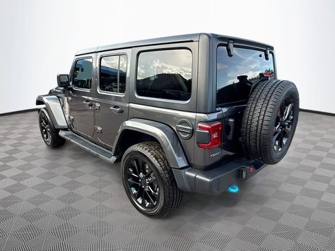 Used 2023 Jeep Wrangler Unlimited Sahara w/ Cold Weather Group AWD/4WD image 8