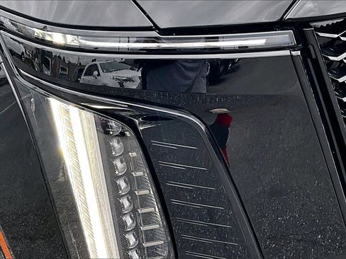 Certified 2025 Cadillac Escalade Sport Platinum w/ LPO, Floor Liner Package image 32