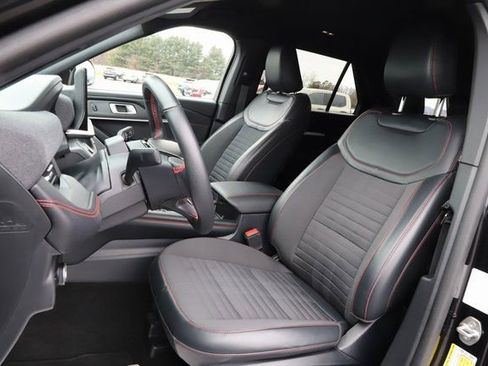 Used 2025 Ford Explorer ST-Line w/ ST-Line Street Pack image 15