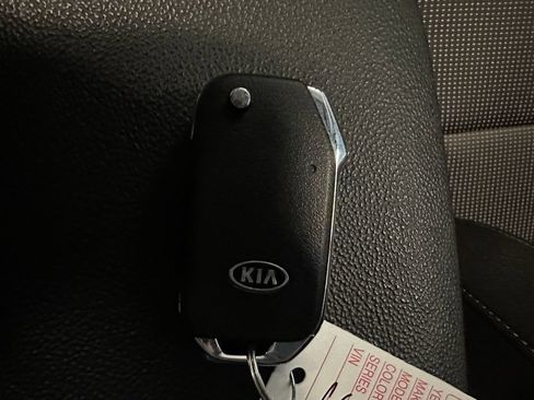 Used 2020 Kia Forte LXS FWD image 17