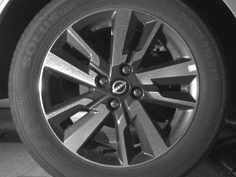 Used 2025 Nissan Versa SV image 15