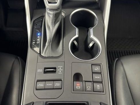 Used 2023 Toyota Highlander XLE AWD/4WD image 18