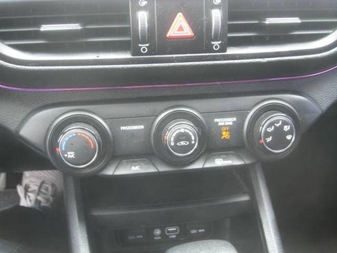 Used 2020 Kia Forte LXS FWD image 21