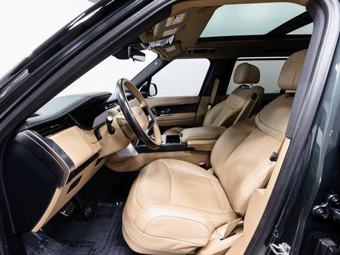 Used 2024 Land Rover Range Rover Long Wheelbase SE image 7