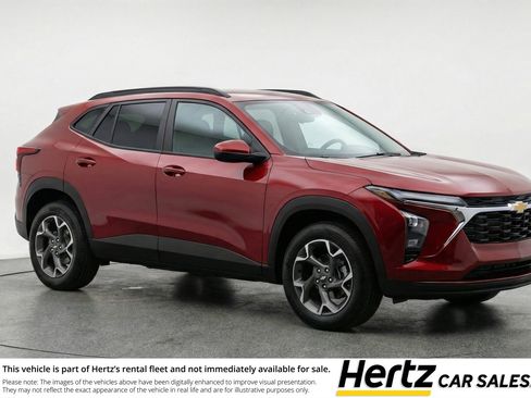 Used 2025 Chevrolet Trax LT image 1